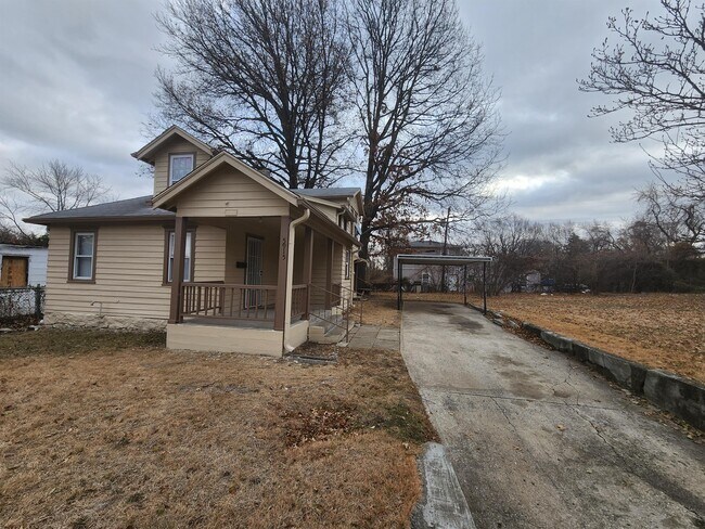 Foto del edificio - 5915 Elmwood Ave