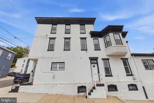 Foto del edificio - 213 Hermitage St