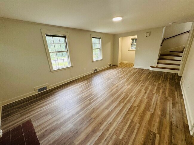 Building Photo - 44 Walnut Pl