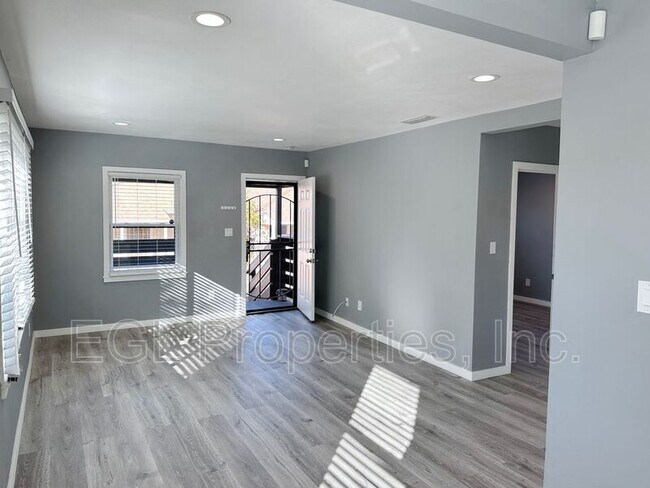 Building Photo - 9442 S Manhattan Pl