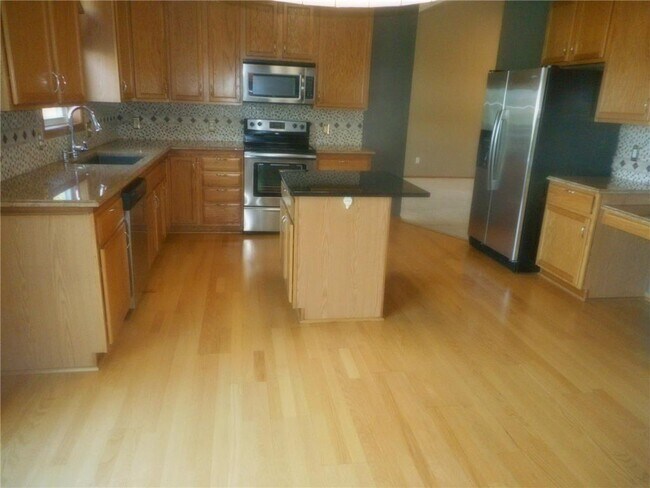 Foto del edificio - 4915 Olive Ln N