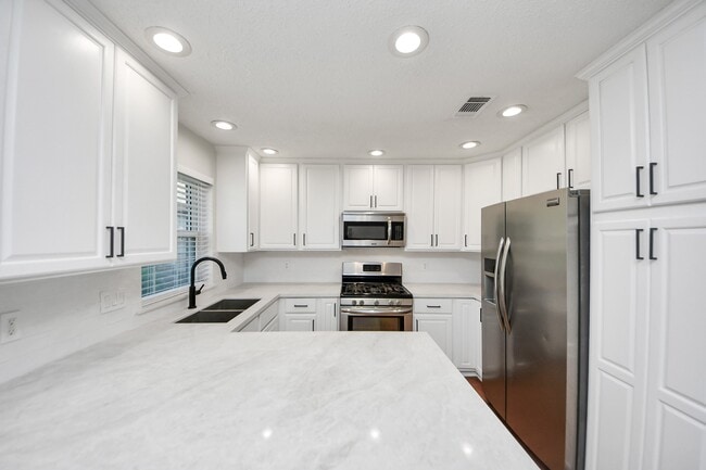 Foto del edificio - 2506 Lively Ln