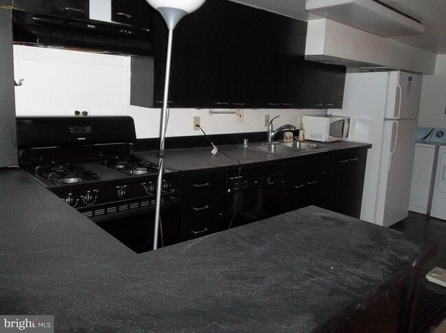Building Photo - 1745 Lanier Pl NW