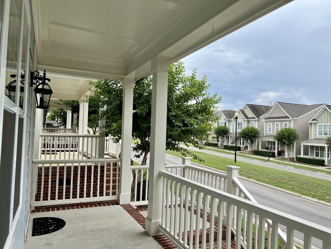 Building Photo - 5013 Sunny Creek Ln