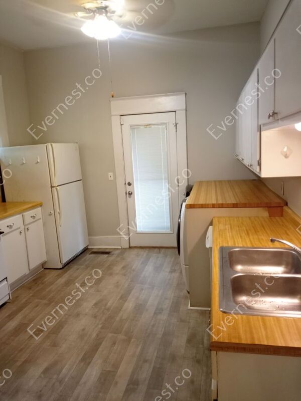 Building Photo - 1407 16th Ave S