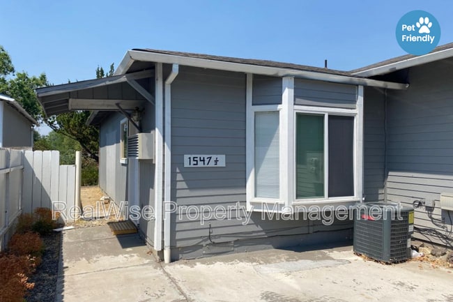 Building Photo - 1547 1/2 Grand Ave