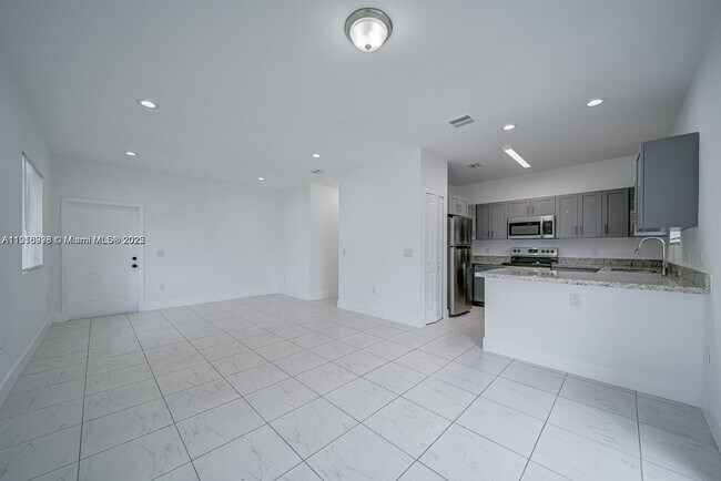 Foto del edificio - 14708 NE 7th Ave