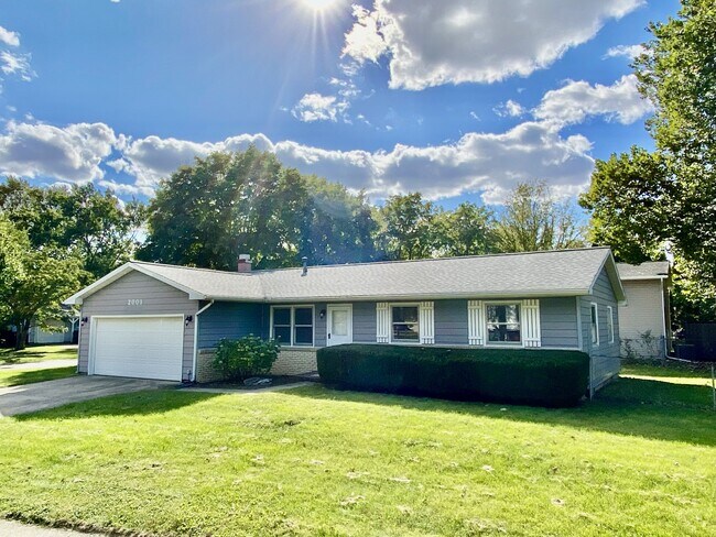 Foto del edificio - 2009 Crescent Dr