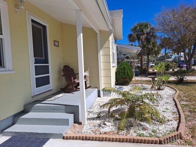 Building Photo - BEACHSIDE NEW SMYRNA - FURNISHED RENTAL !