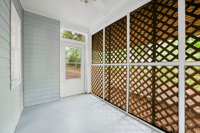Building Photo - 1367 Womack Ave