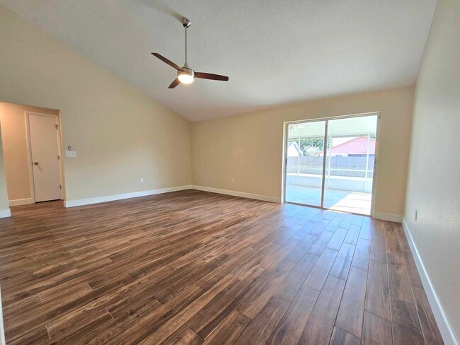 Foto del edificio - Four Bedroom SFH in South Lakeland is Now ...