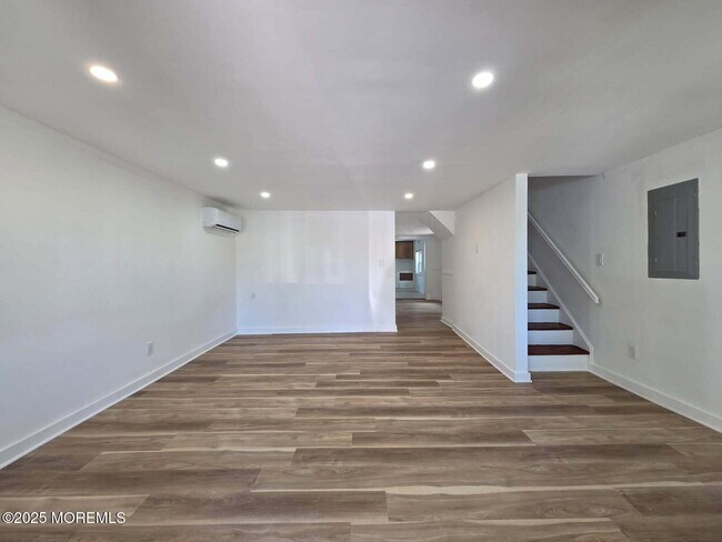 Building Photo - 42 Linton Pl