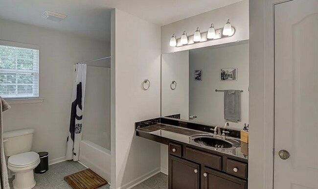 Foto del edificio - Amazing 4 bedrooms, 2.5 baths 2-story home...