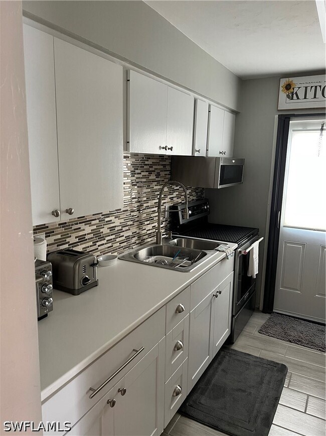 Building Photo - 6 Aztec Lily Ln