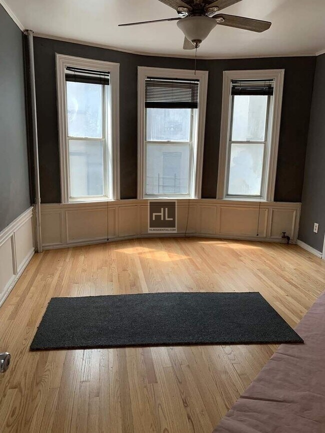 Foto del edificio - 717 Howard Ave