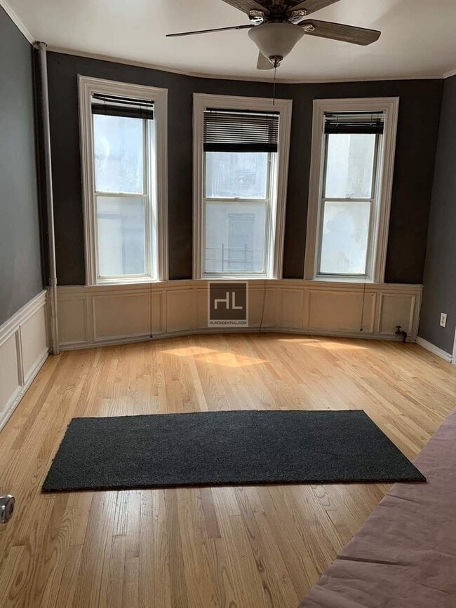 Building Photo - 717 Howard Ave