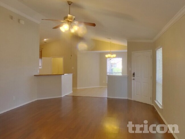 Foto del edificio - 2116 Charmion Ln
