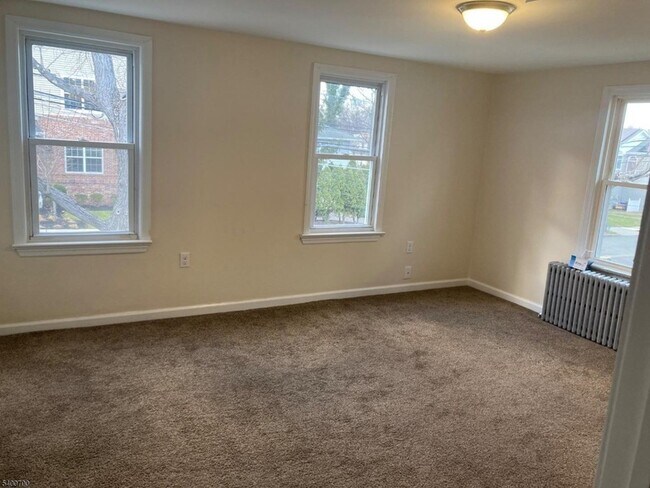 Foto del edificio - 132 Stevens Ave