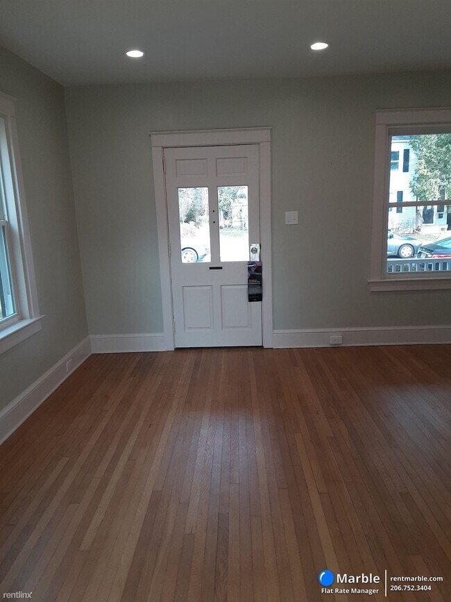 Building Photo - 2 br, 1.5 bath House - 1222 Elm Ave