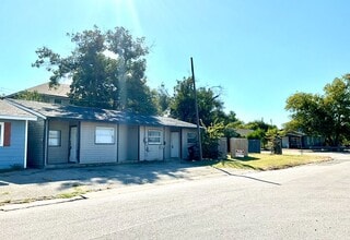 Building Photo - 613 W Avenue D