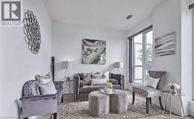 Photo du bâtiment - 80 Esther Lorrie Dr