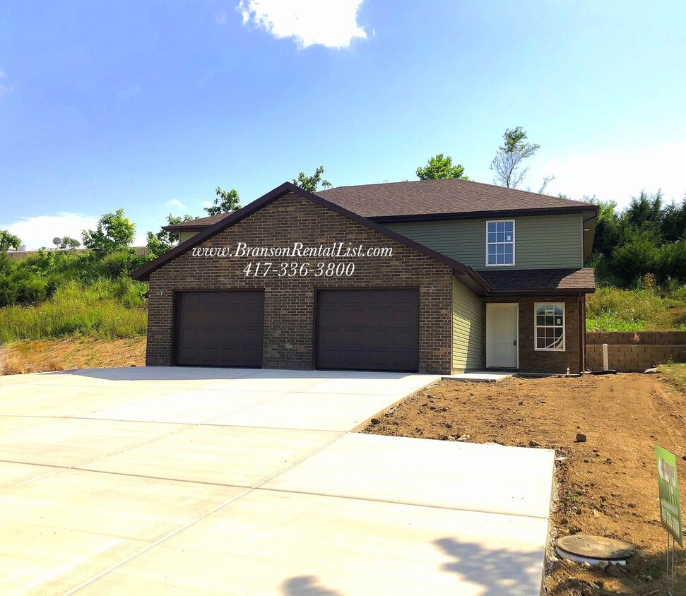 Primary Photo - 3BR with 1 Car Garage - DUPLEX