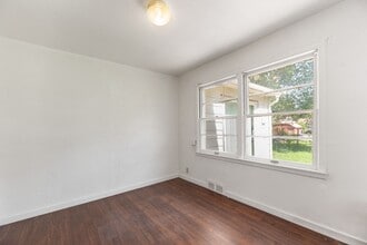Building Photo - 6014 E Castle Dr