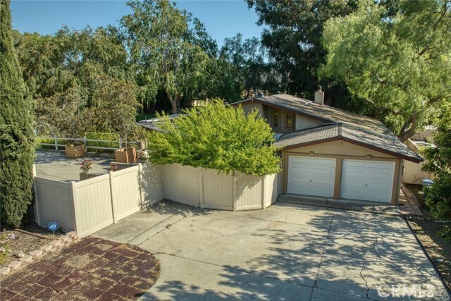 Foto del edificio - 2234 E Hillcrest Dr