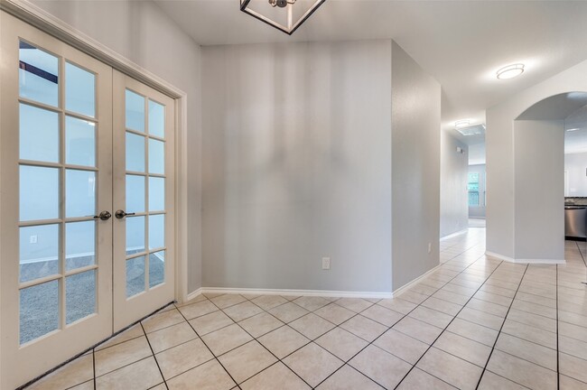 Building Photo - 1012 Lake Meadow Ln