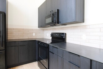 Building Photo - 30 W Broad St