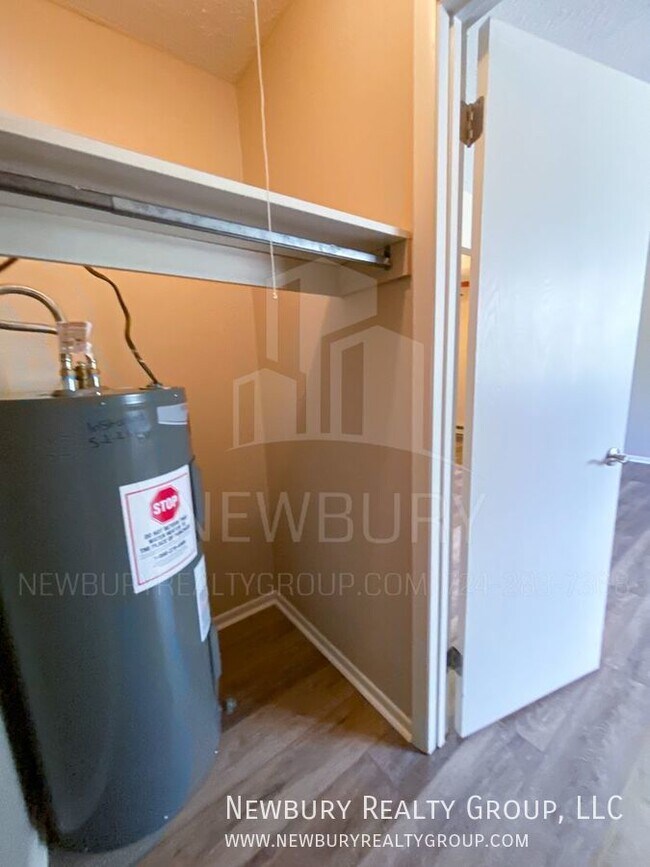 Building Photo - Charming 1-Bedroom Apartment in a Serene C...