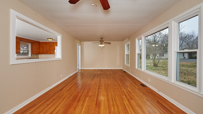 Foto del edificio - 2400 Bluegrass Dr