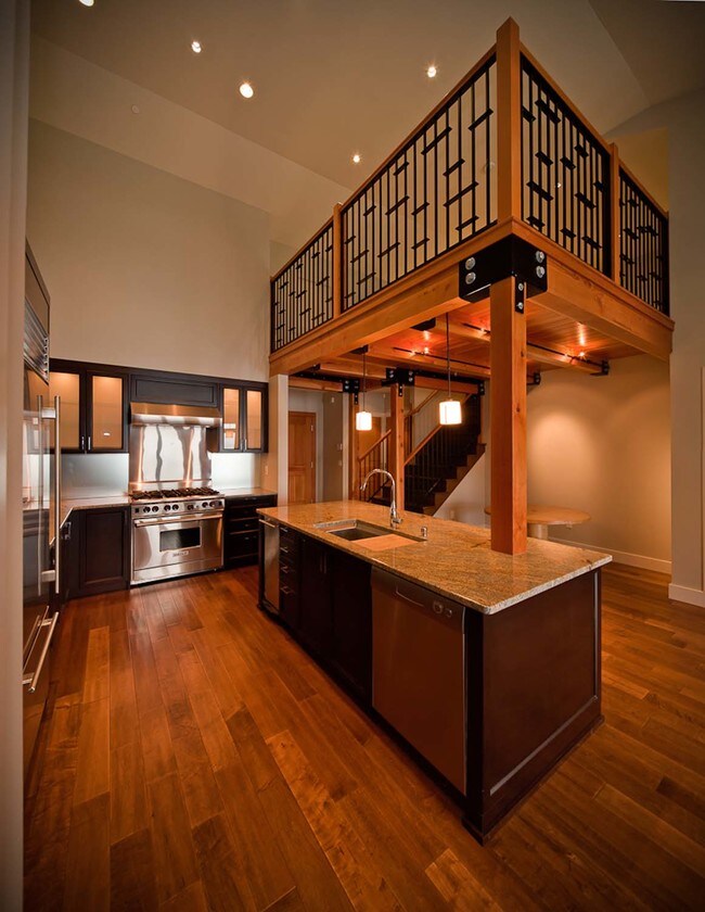  - 9525 Semiahmoo Pky
