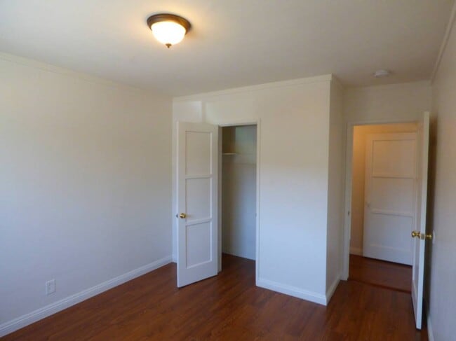 Building Photo - 636 N Heliotrope Dr