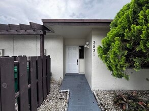 Building Photo - 3831 SW 69th Ave