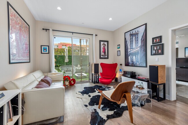 Foto del edificio - 13337 Beach Ave