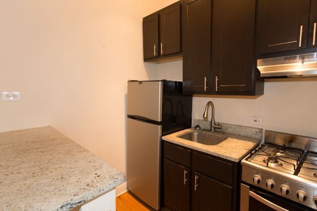 Building Photo - 4611 N Paulina St
