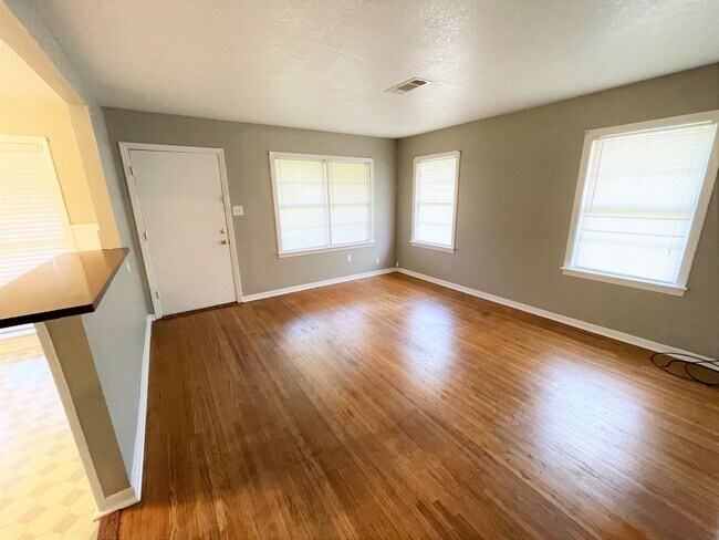 Foto del edificio - 812 S. 11th St, Nederland, TX 77627