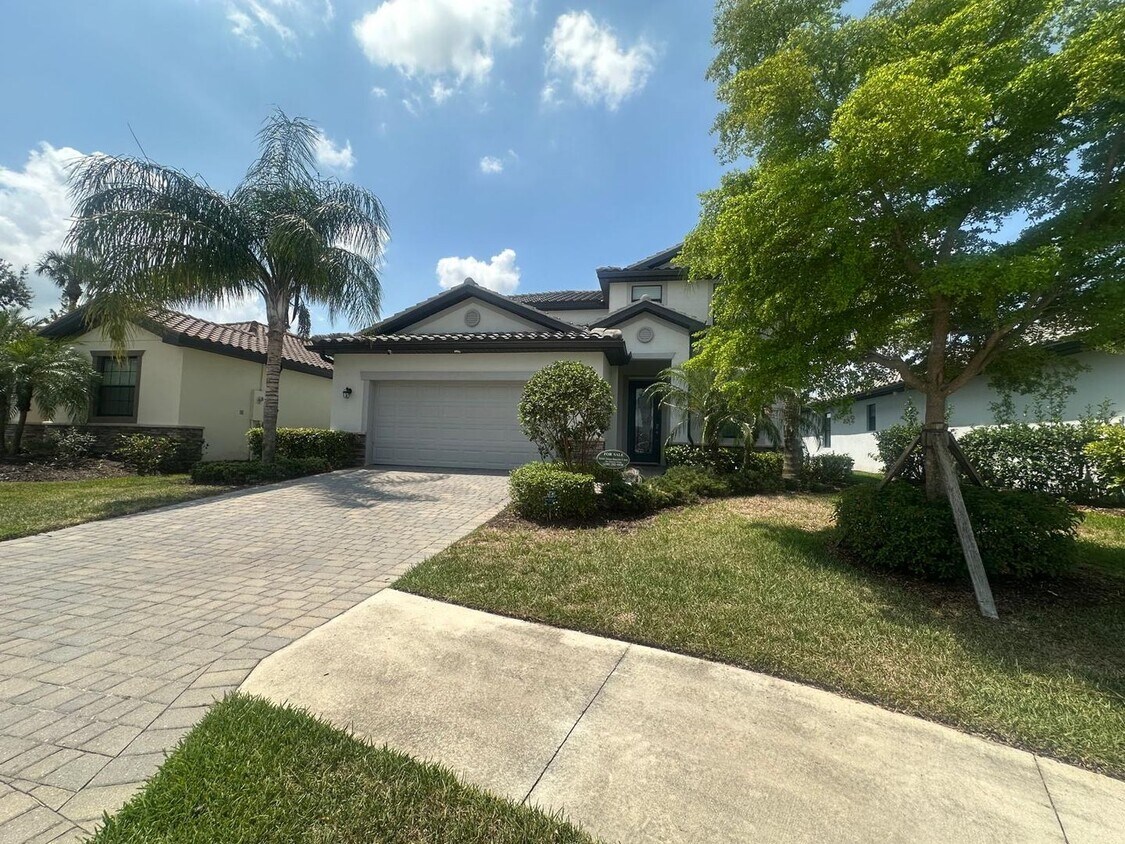 Foto principal - Beautiful New 4 Bedroom Home