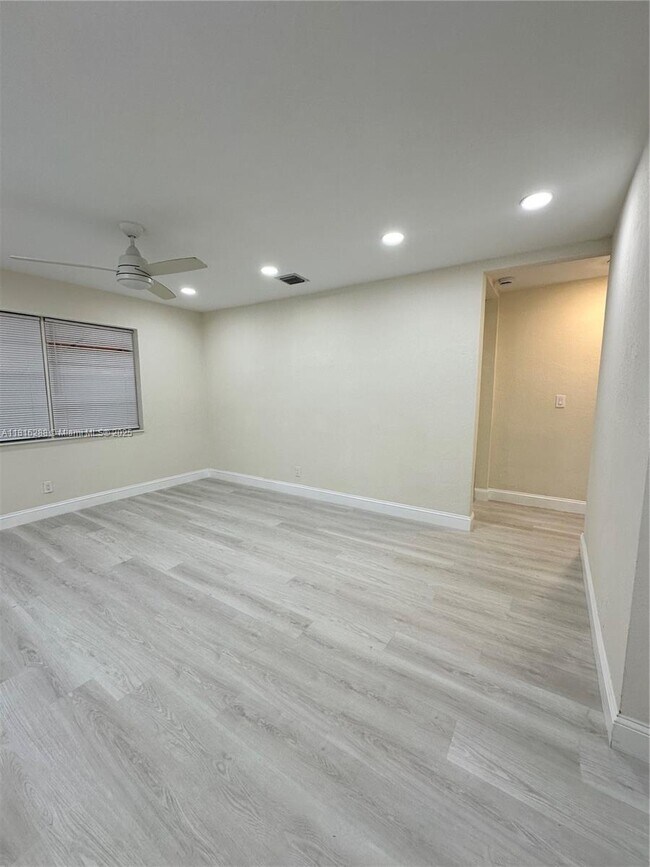 Foto del edificio - 108 NW 3rd Ave