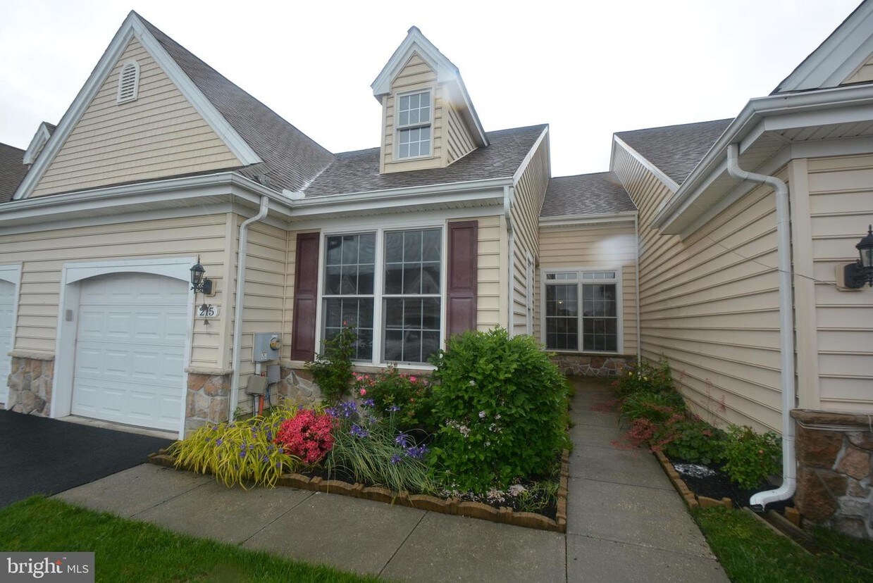 Primary Photo - 215 Spring Meadow Dr