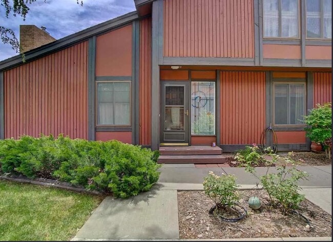 Photo - 1155 Lakeside Dr House