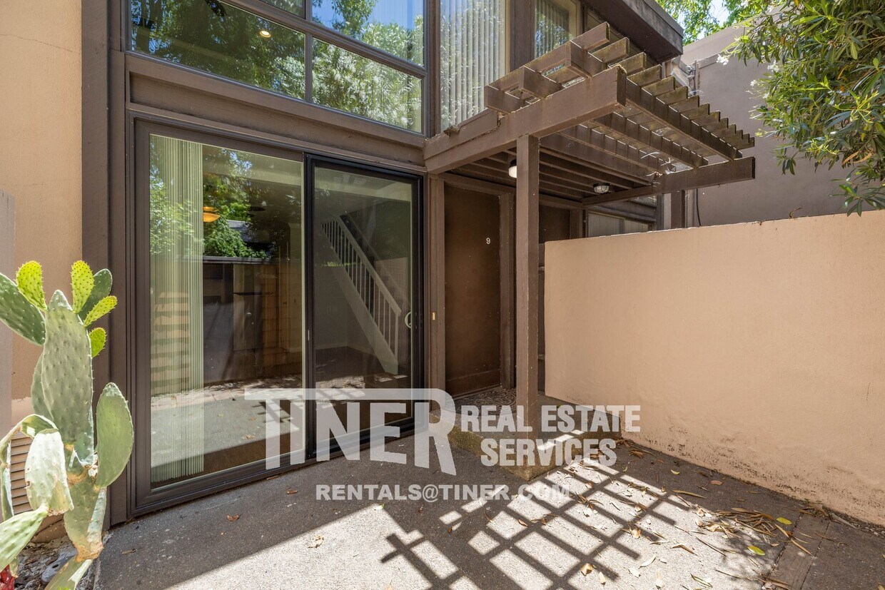 Primary Photo - Spacious 1 Bedroom Condominium