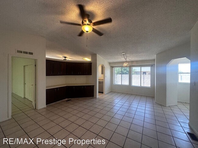Building Photo - 3 br, 2.5 bath House - 2404 Phoenix Ave