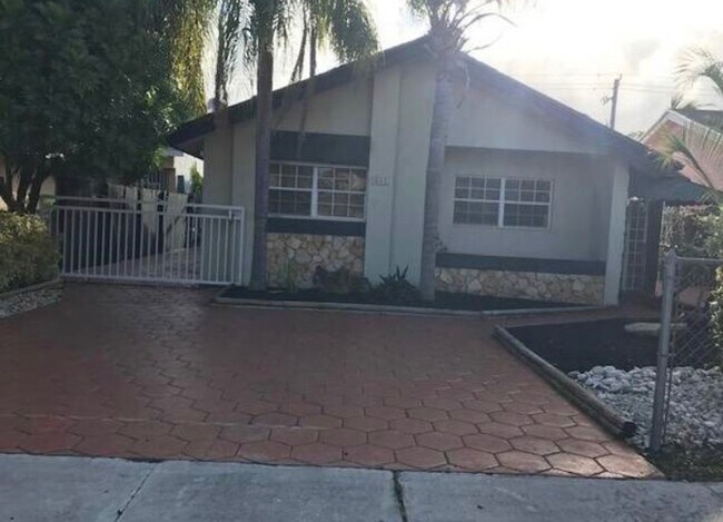 Foto del edificio - 8960 SW 4th Terrace