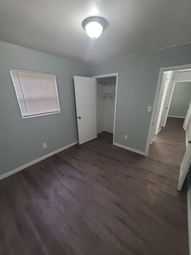 Building Photo - 3/1 Bartow House- Ready now!!!