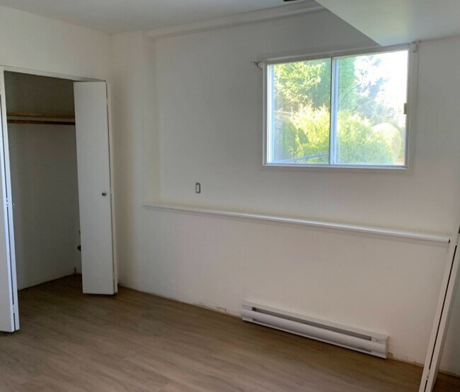 Photo du bâtiment - 1483 Tolmie Pl