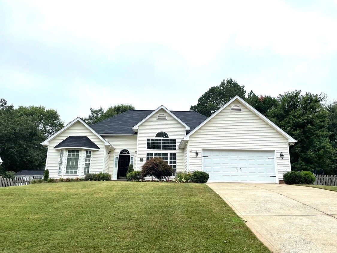 Primary Photo - Three Bedroom Ranch Home With Deeded Boat ...