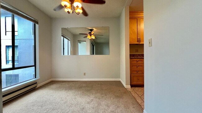 Foto del edificio - Well-maintained 2bd 1.5 ba  with plenty of...