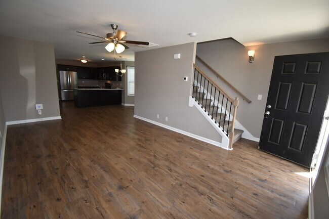 Foto del edificio - 2 bedroom Dog Friendly Condo For Rent Near...
